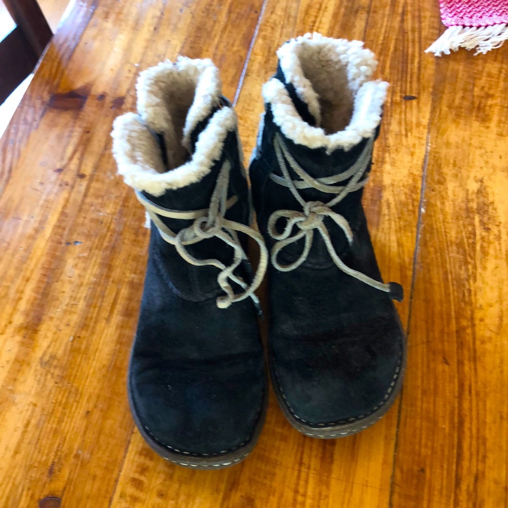 UGG Caspia Lace Up Black Suede winter booties size 8